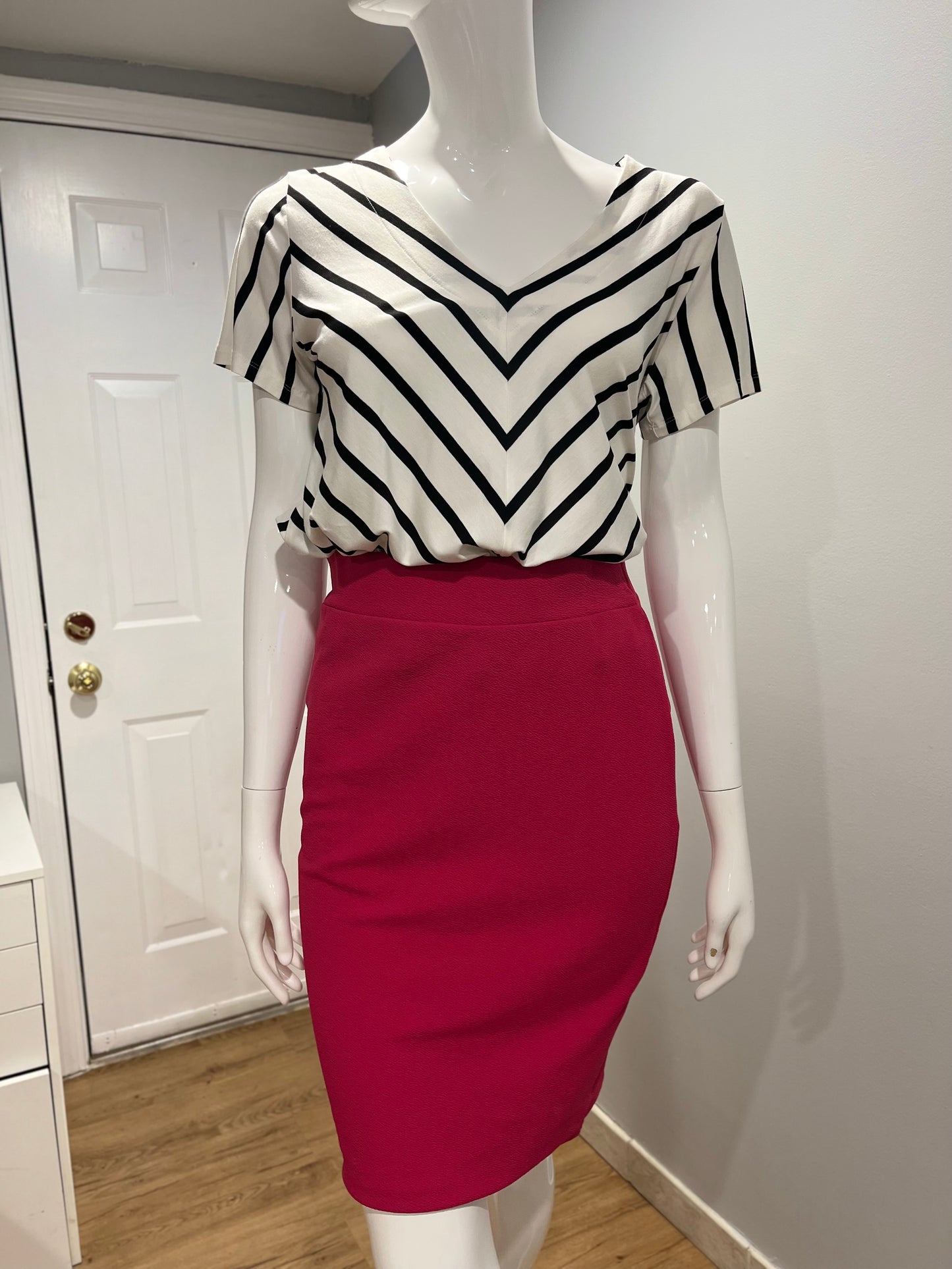 High Waisted knee length Skirt in Fuchsia