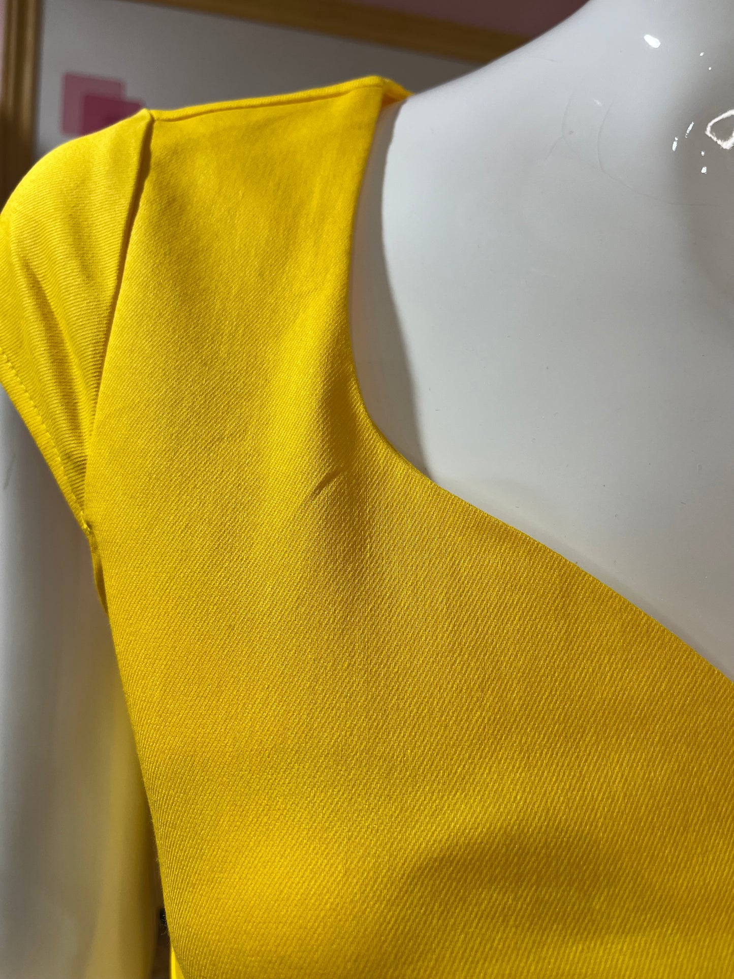 Short Sleeve sweetheart knee length Dress in Yellow